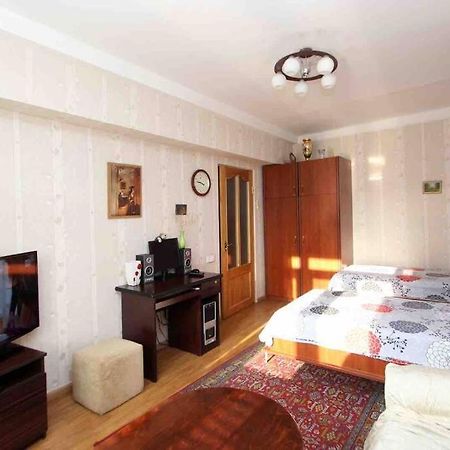 Cozy Apartment In The Center Of Yerevan Exterior foto