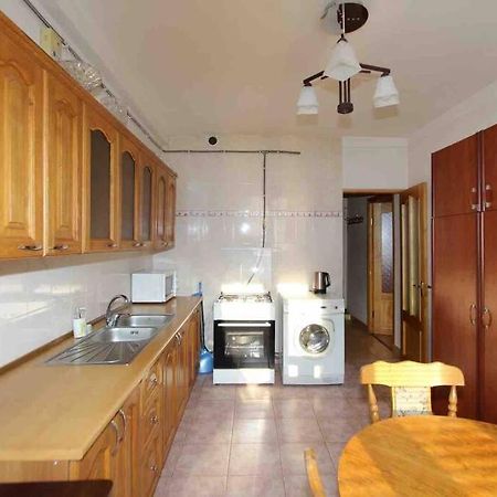 Cozy Apartment In The Center Of Yerevan Exterior foto