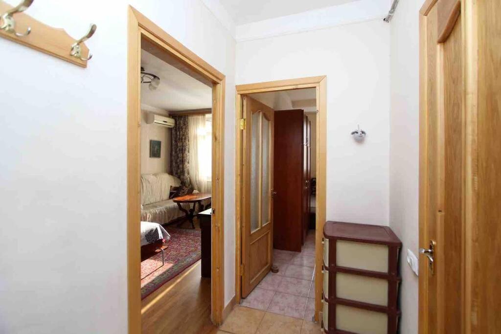 Cozy Apartment In The Center Of Yerevan Exterior foto