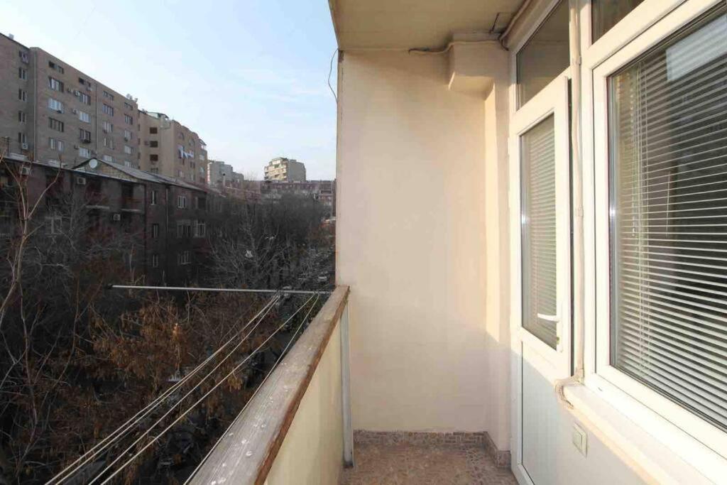 Cozy Apartment In The Center Of Yerevan Exterior foto